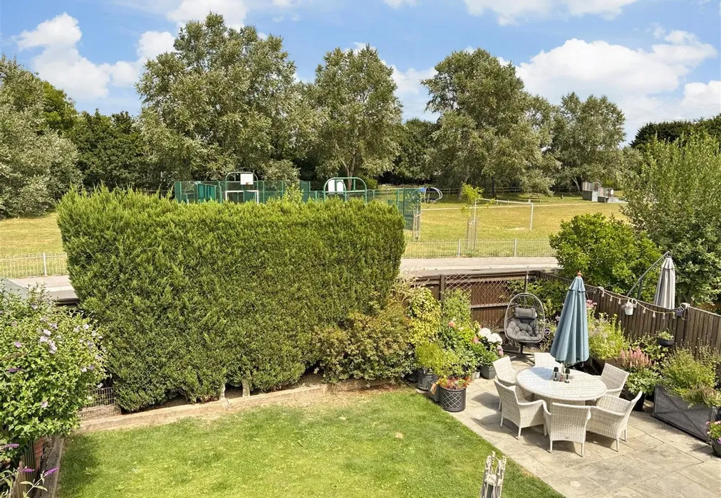Back Garden/Park - Grasslands, Smallfield, Surrey - Wards of Kent