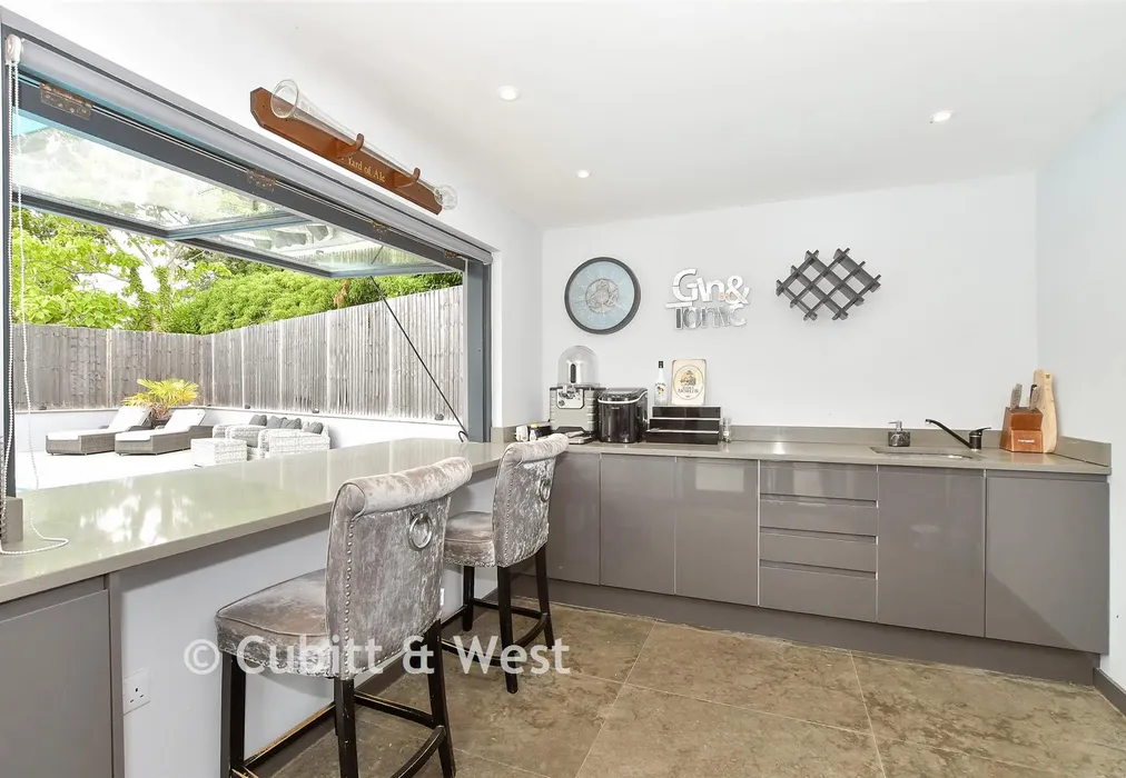 Room 1 - Stone Quarry Road, Chelwood Gate, East Grinstead, East Sussex - Wards of Kent