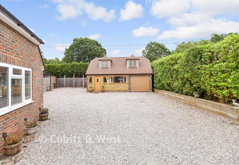 Driveway/Parking - Stone Quarry Road, Chelwood Gate, East Grinstead, East Sussex - Wards of Kent
