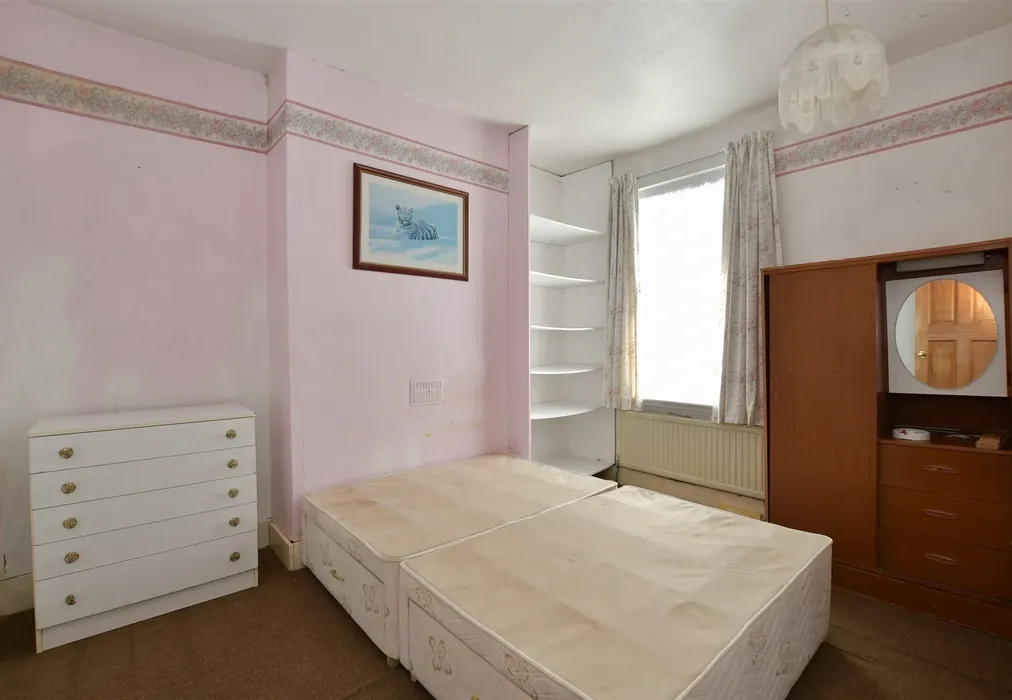 Bedroom 1 - Alexandra Road, Chadwell Heath, Essex - Wards of Kent