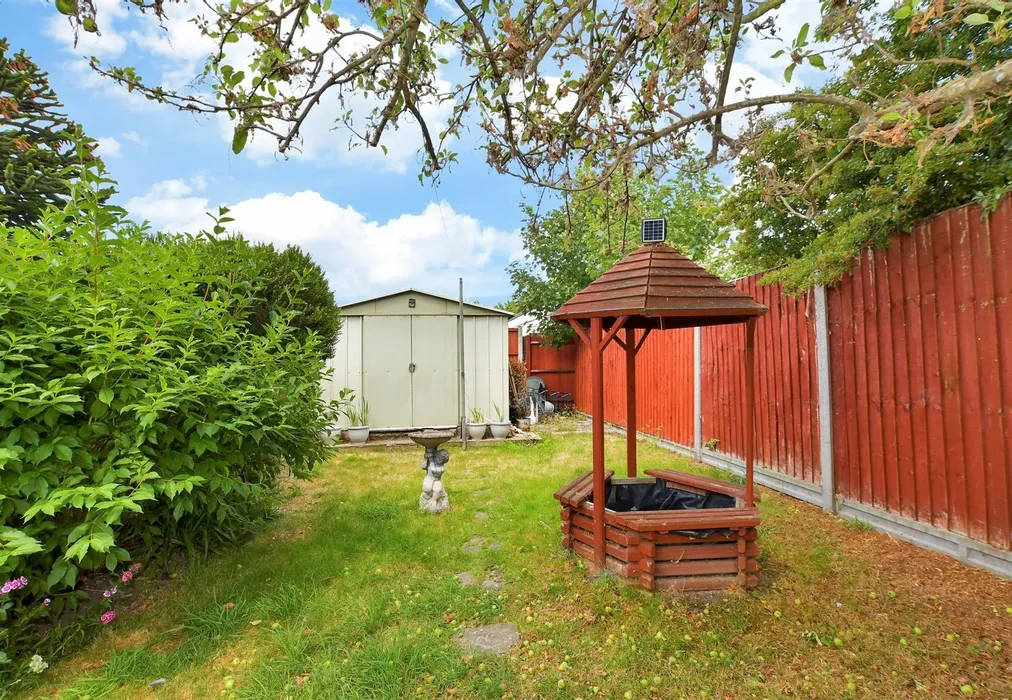 Rear Garden - Alexandra Road, Chadwell Heath, Essex - Wards of Kent