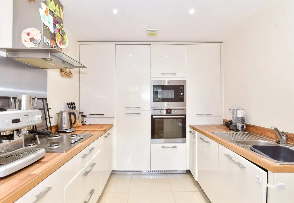 Kitchen/ Diner - Darwin Avenue, Maidstone, Kent - Wards of Kent