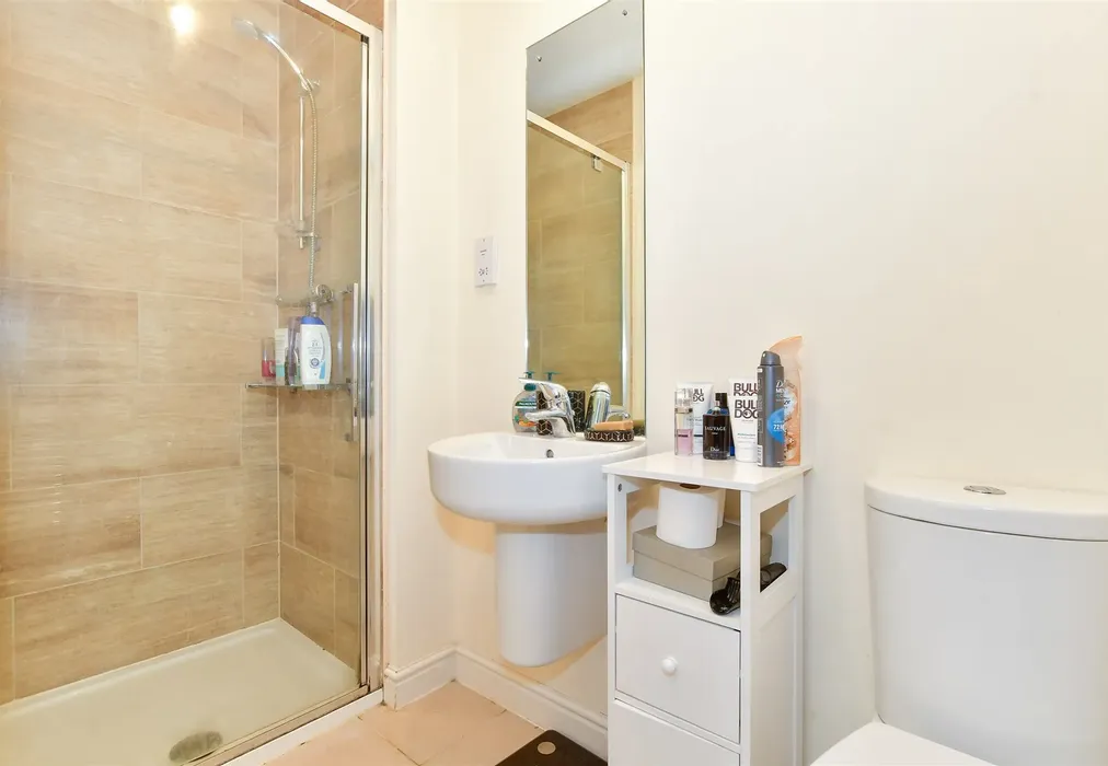 En-Suite Shower Room - Darwin Avenue, Maidstone, Kent - Wards of Kent