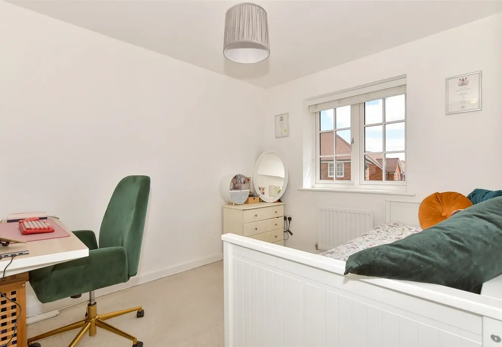 Bedroom 2 - Burbidge Fields, Faversham, Kent - Wards of Kent