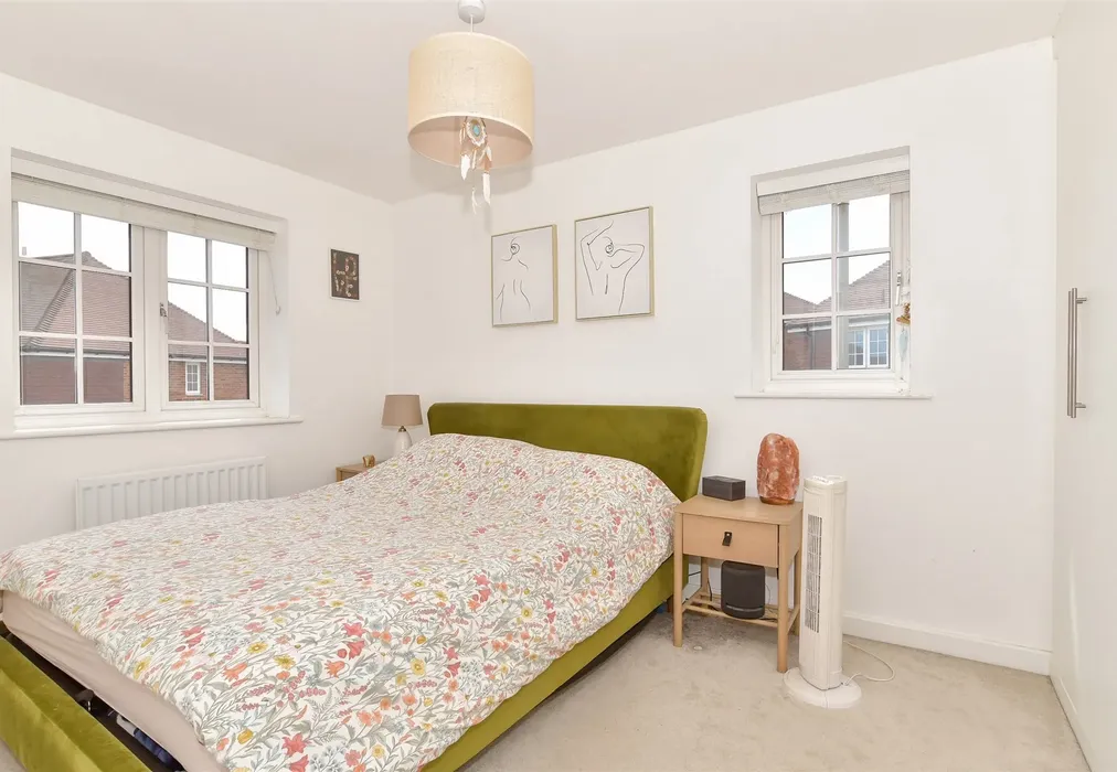 Bedroom 1 - Burbidge Fields, Faversham, Kent - Wards of Kent