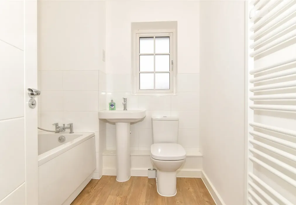 Bathroom - Burbidge Fields, Faversham, Kent - Wards of Kent