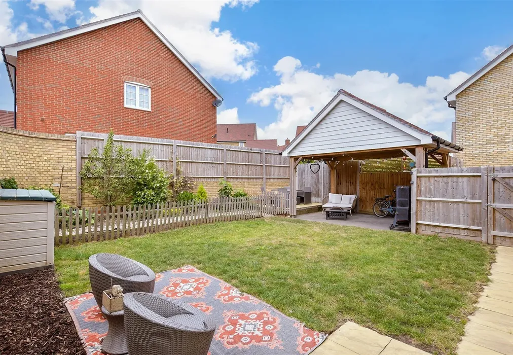 Rear Garden - Burbidge Fields, Faversham, Kent - Wards of Kent