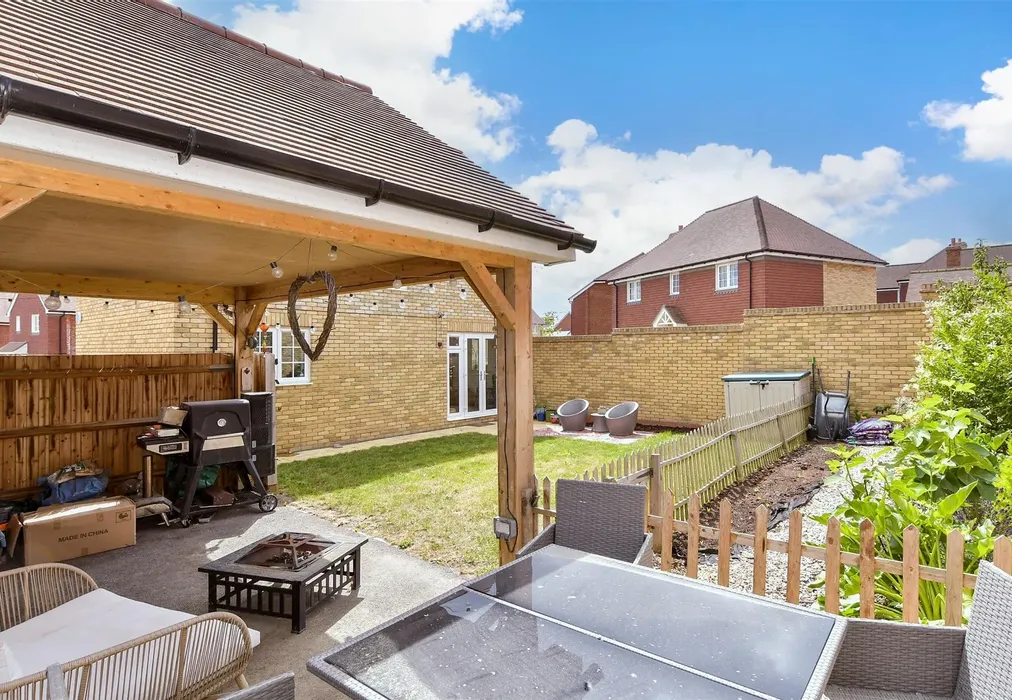 Rear Garden - Burbidge Fields, Faversham, Kent - Wards of Kent