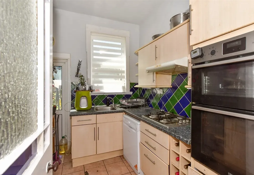 Kitchen - Hazeldene Road, Ilford, Essex - Wards of Kent