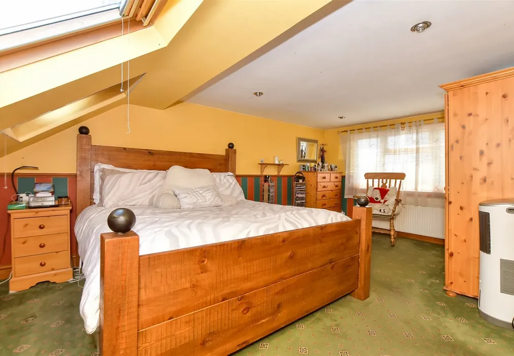 Bedroom 1 - Hazeldene Road, Ilford, Essex - Wards of Kent