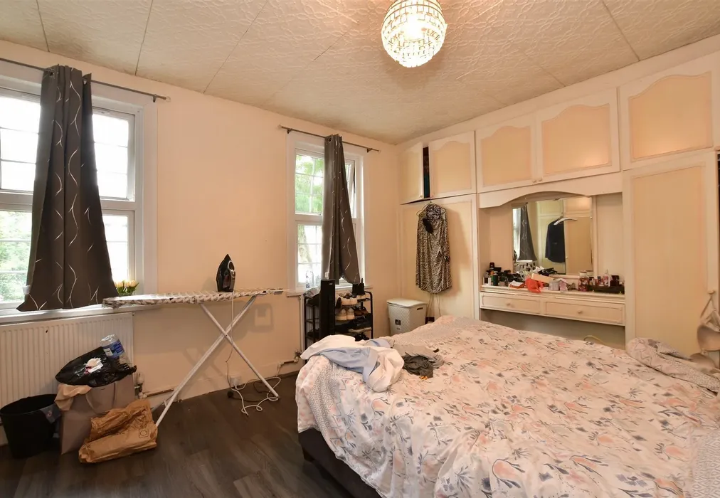 Bedroom - Kenilworth Avenue, Walthamstow - Wards of Kent