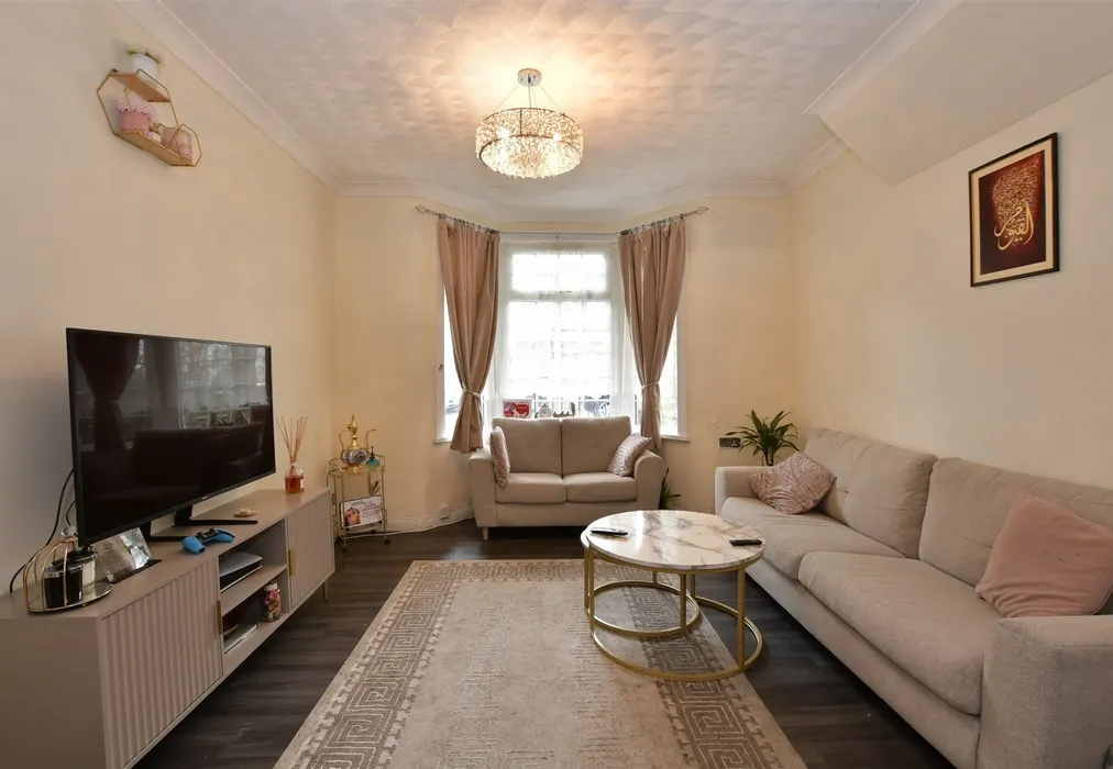 Lounge - Kenilworth Avenue, Walthamstow - Wards of Kent