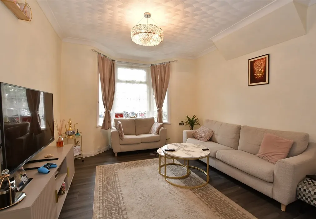 Lounge - Kenilworth Avenue, Walthamstow - Wards of Kent