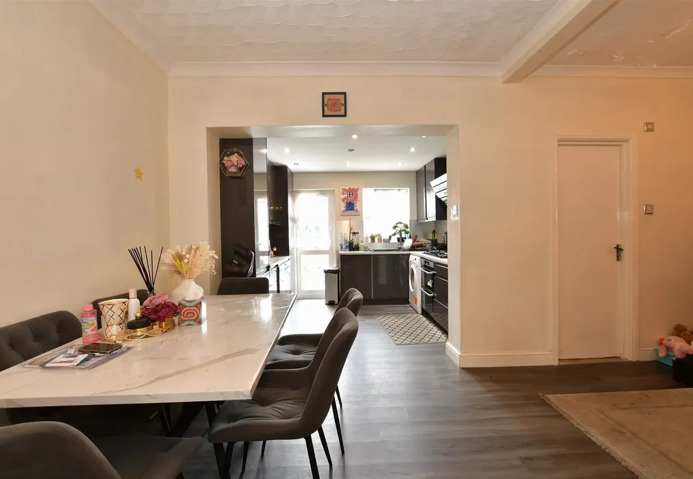 Dining Area - Kenilworth Avenue, Walthamstow - Wards of Kent