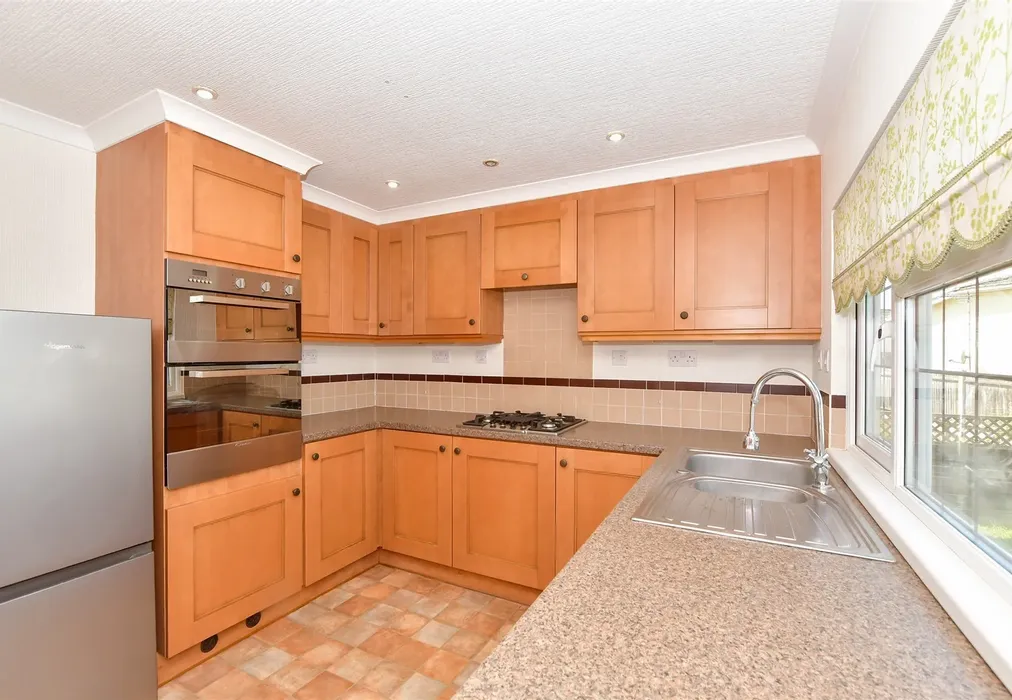 Kitchen - Willow Way, Biddenden, Ashford, Kent - Wards of Kent