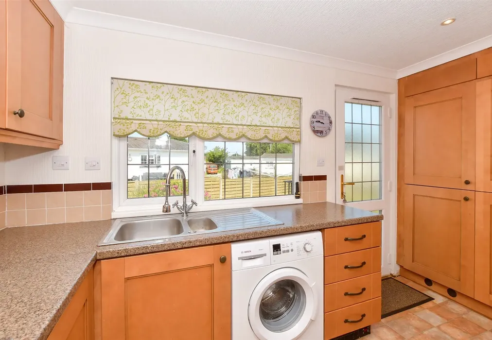 Kitchen - Willow Way, Biddenden, Ashford, Kent - Wards of Kent