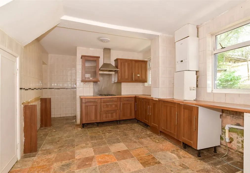 Kitchen - Rochester Drive, Bexley, Kent - Wards of Kent