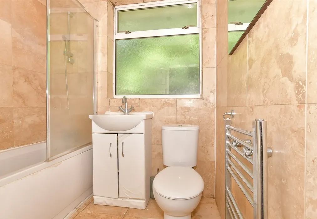 Bathroom - Rochester Drive, Bexley, Kent - Wards of Kent
