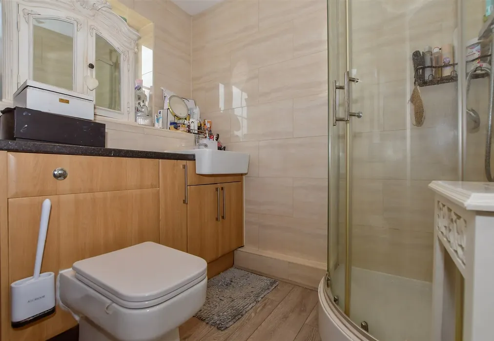 En-Suite Shower Room - London Road, West Kingsdown, Kent - Wards of Kent