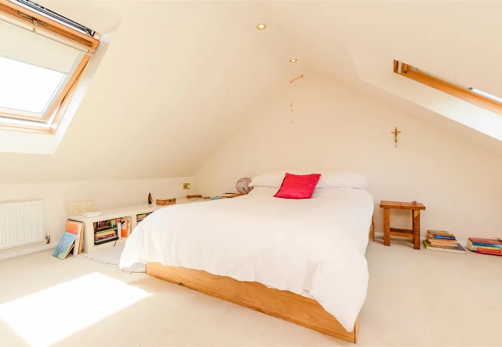 Loft Room - Wallace Road, Rochester, Kent - Wards of Kent