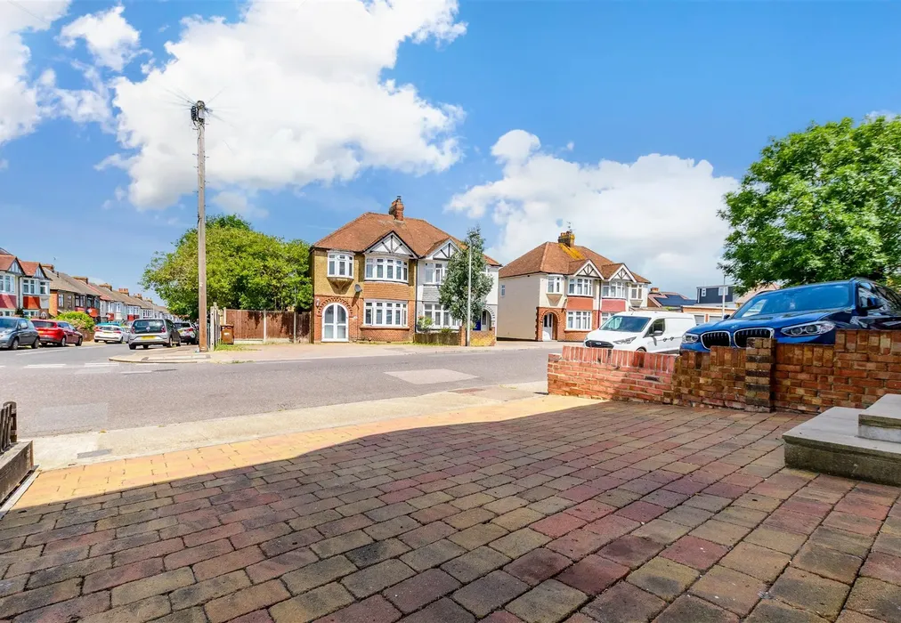 Driveway/Parking - Wallace Road, Rochester, Kent - Wards of Kent