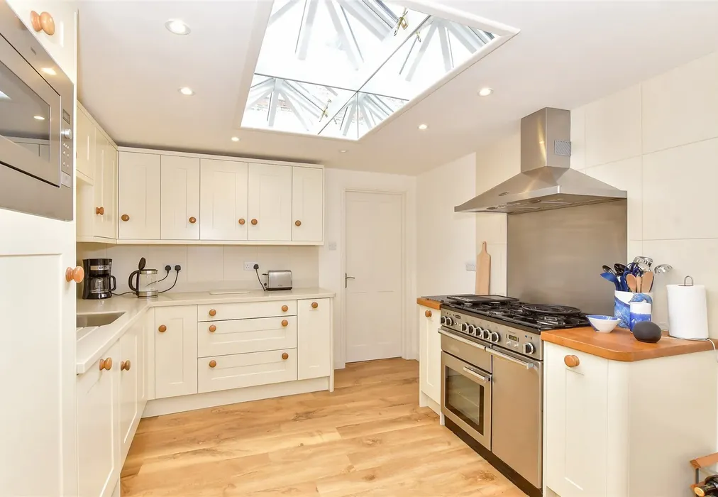 Kitchen - Mount Pleasant, Arundel, West Sussex - Wards of Kent