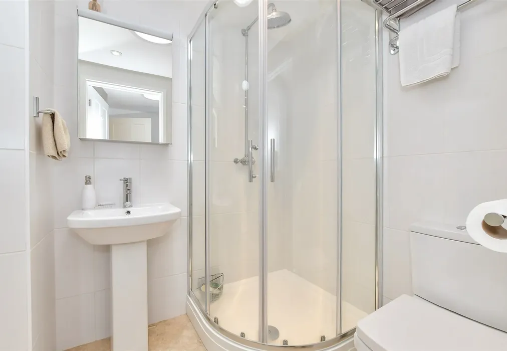Shower Room - Mount Pleasant, Arundel, West Sussex - Wards of Kent