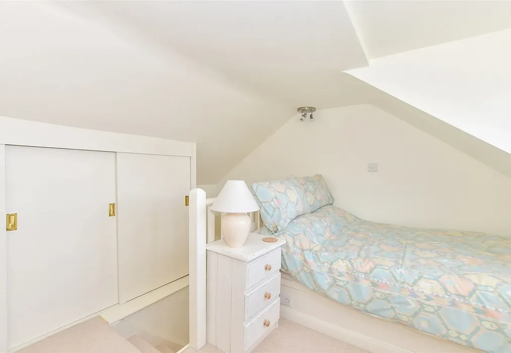 Bedroom 2 - Mount Pleasant, Arundel, West Sussex - Wards of Kent