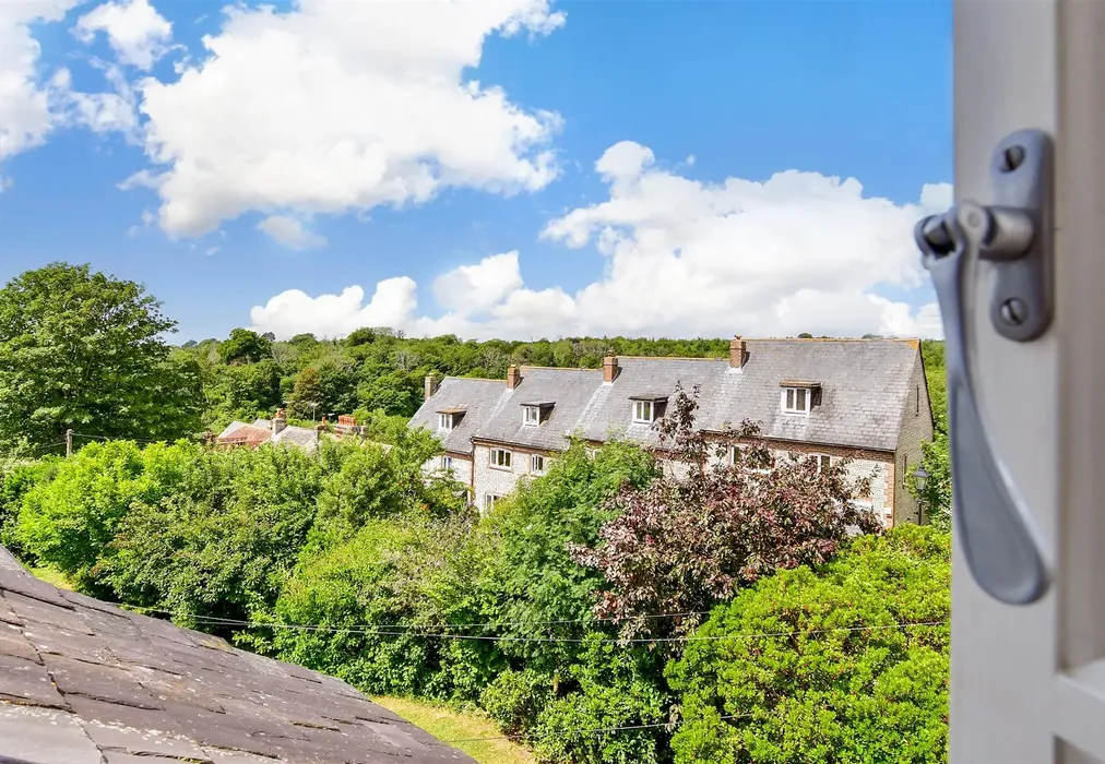 External Lifestyle Photograph - Mount Pleasant, Arundel, West Sussex - Wards of Kent