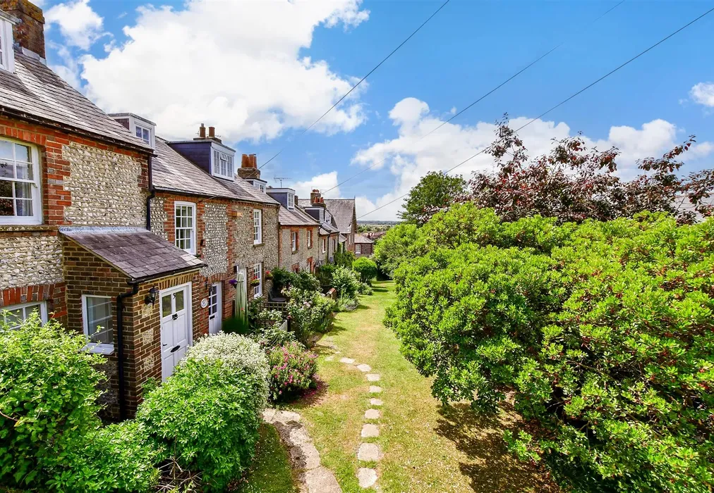 External Lifestyle Photograph - Mount Pleasant, Arundel, West Sussex - Wards of Kent