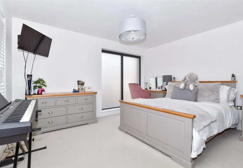 Bedroom 2 - Boughton Park, Grafty Green, Maidstone, Kent - Wards of Kent