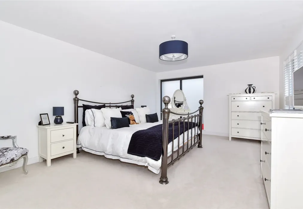 Bedroom 3 - Boughton Park, Grafty Green, Maidstone, Kent - Wards of Kent