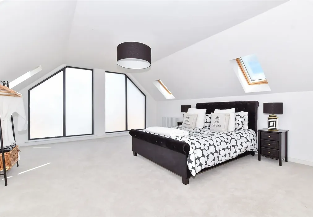 Bedroom 4 - Boughton Park, Grafty Green, Maidstone, Kent - Wards of Kent