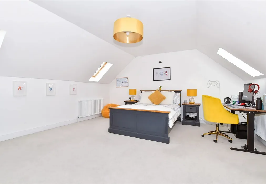 Bedroom 5 - Boughton Park, Grafty Green, Maidstone, Kent - Wards of Kent