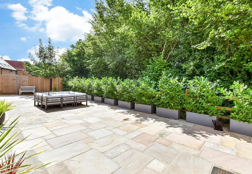 Rear Garden - Boughton Park, Grafty Green, Maidstone, Kent - Wards of Kent