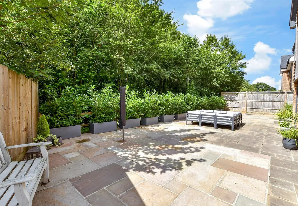 Rear Garden - Boughton Park, Grafty Green, Maidstone, Kent - Wards of Kent