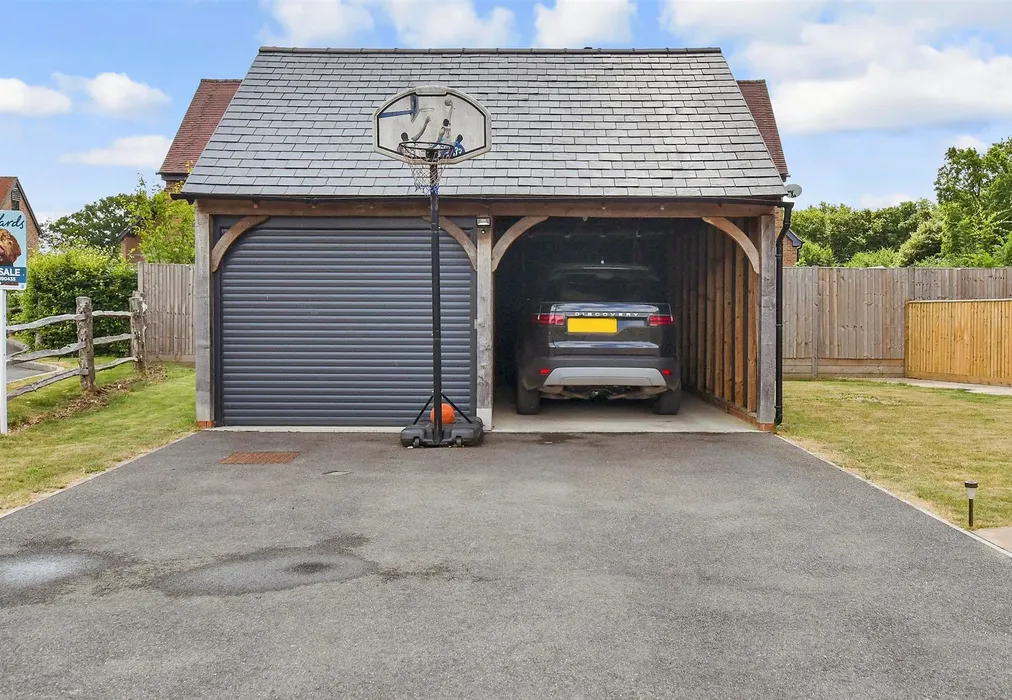 Driveway/Parking - Boughton Park, Grafty Green, Maidstone, Kent - Wards of Kent