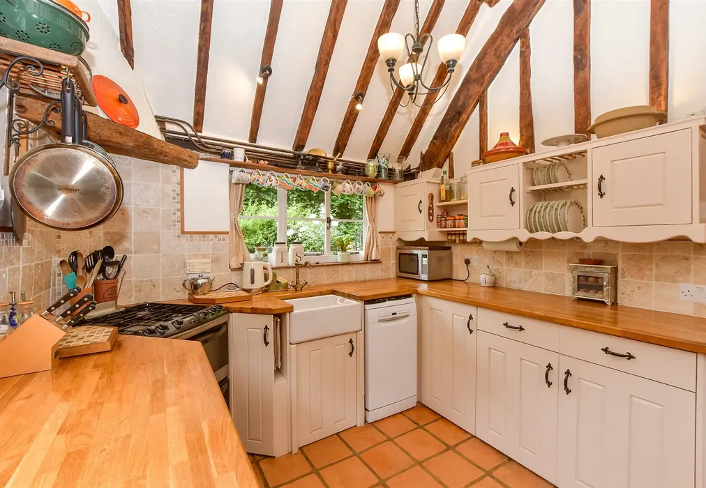 Kitchen - Chapel Road, Sutton Valence, Maidstone, Kent - Wards of Kent