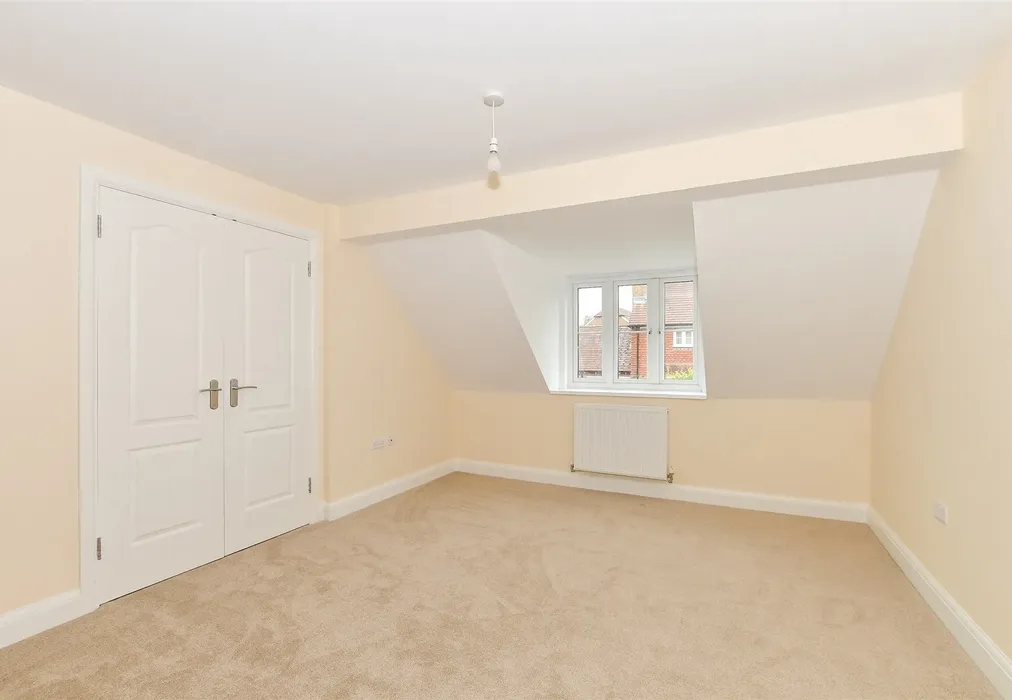 Bedroom 1 - Nightingales, East Hoathly, Lewes, East Sussex - Wards of Kent