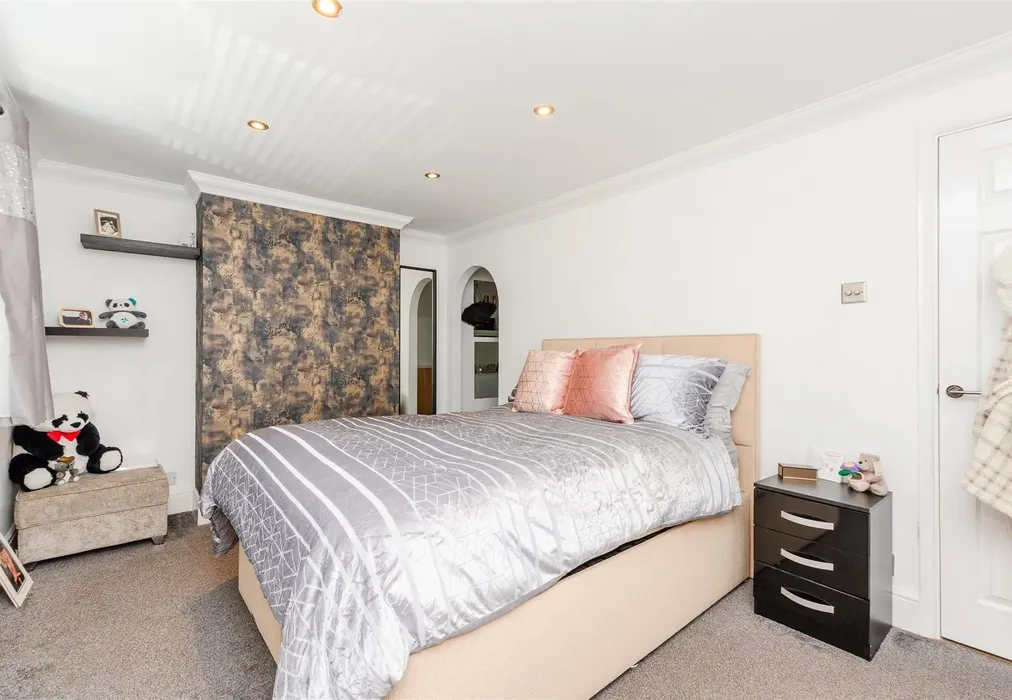 Bedroom 2 - Beverley Close, Rainham, Gillingham, Kent - Wards of Kent