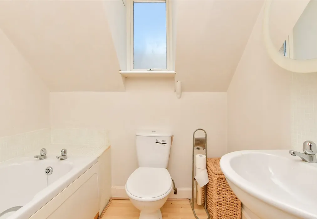 Bathroom - Western Esplanade, Herne Bay, Kent - Wards of Kent