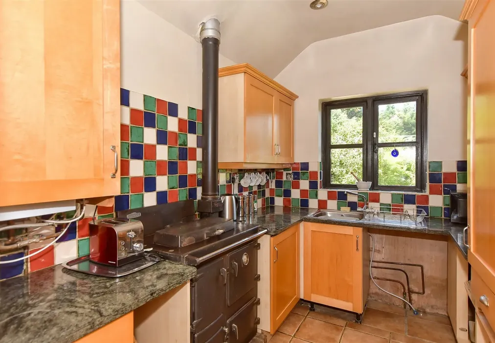 Kitchen - London Road, Abridge, Romford, Essex - Wards of Kent