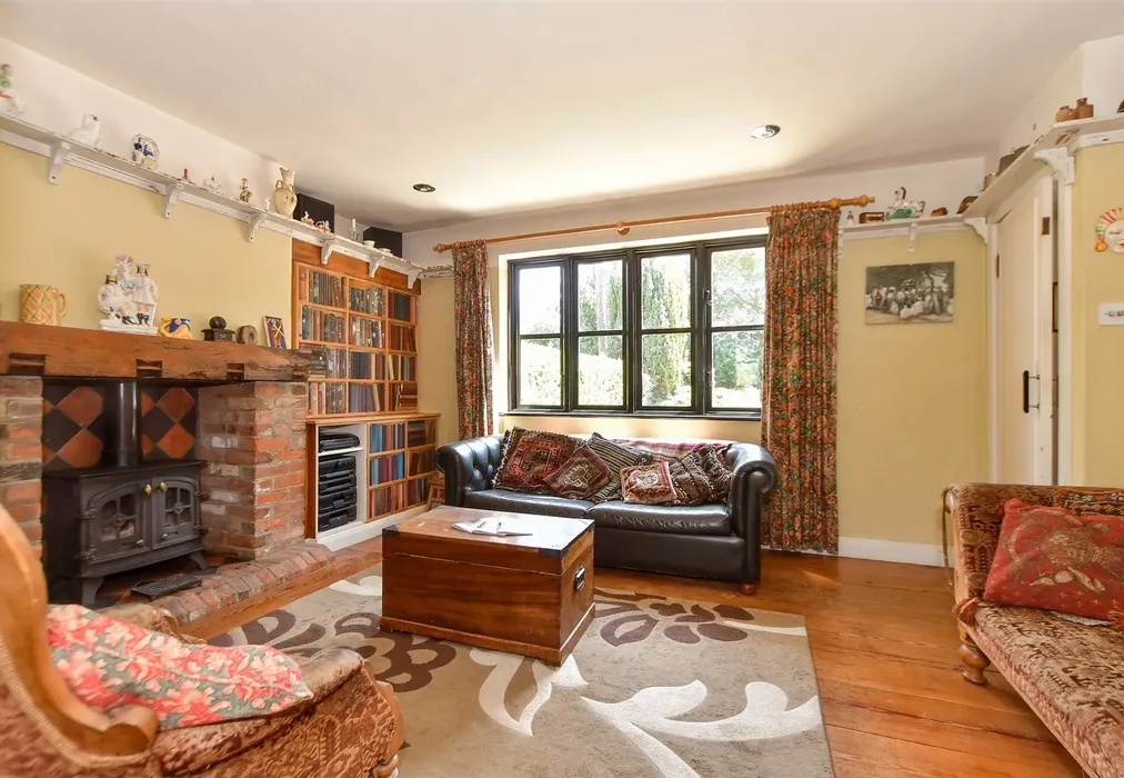 Lounge - London Road, Abridge, Romford, Essex - Wards of Kent