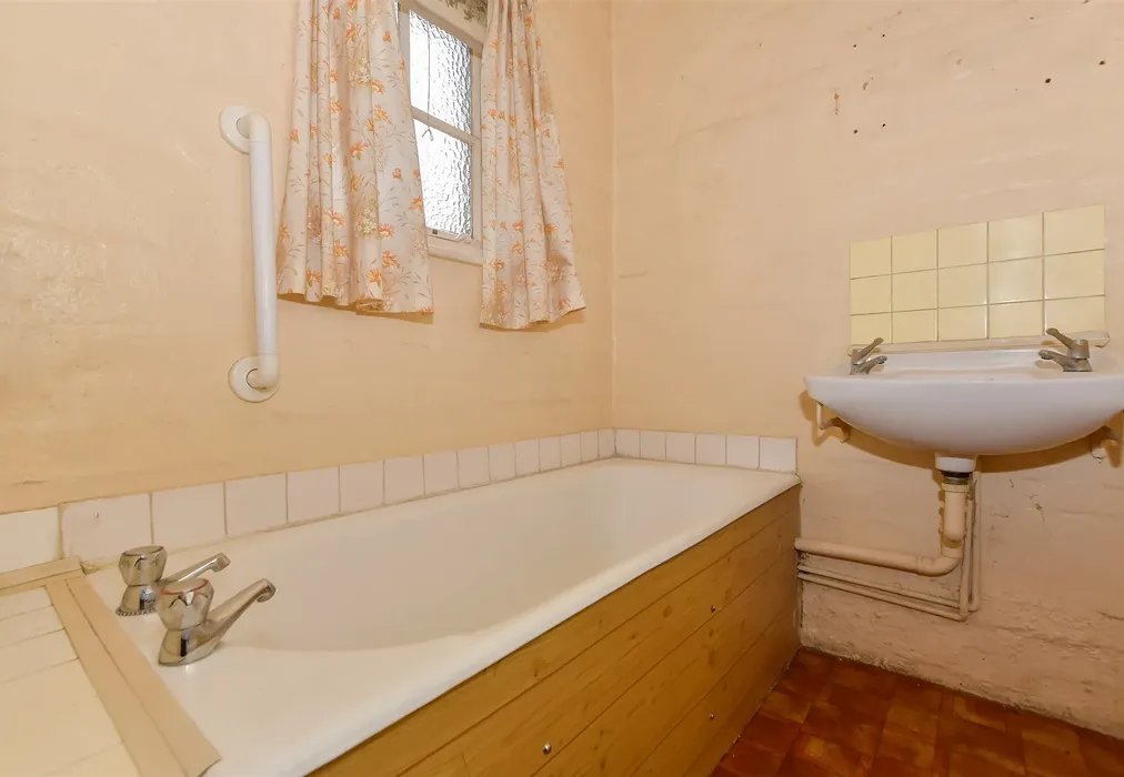 Bathroom - Honey Lane, Otham, Maidstone, Kent - Wards of Kent