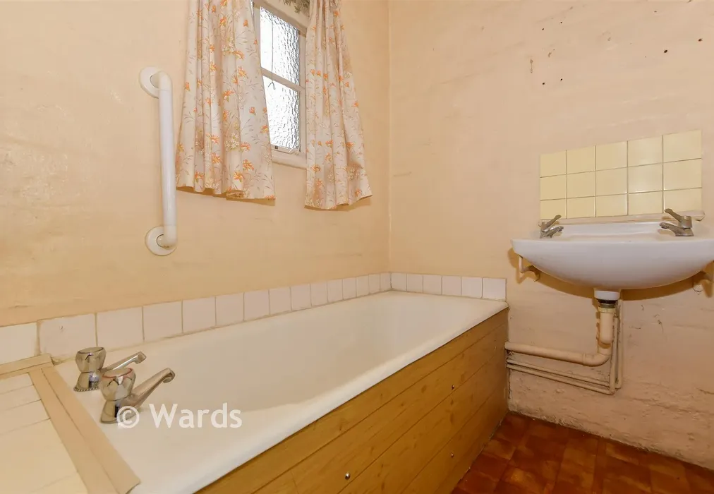 Bathroom - Honey Lane, Otham, Maidstone, Kent - Wards of Kent