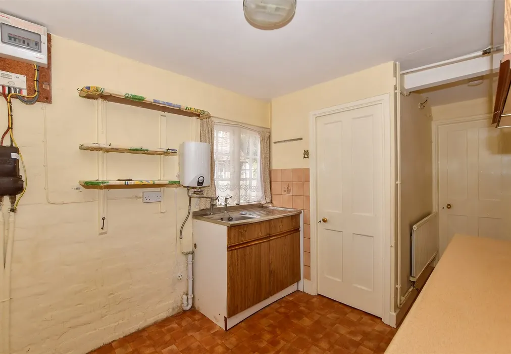 Kitchen - Honey Lane, Otham, Maidstone, Kent - Wards of Kent