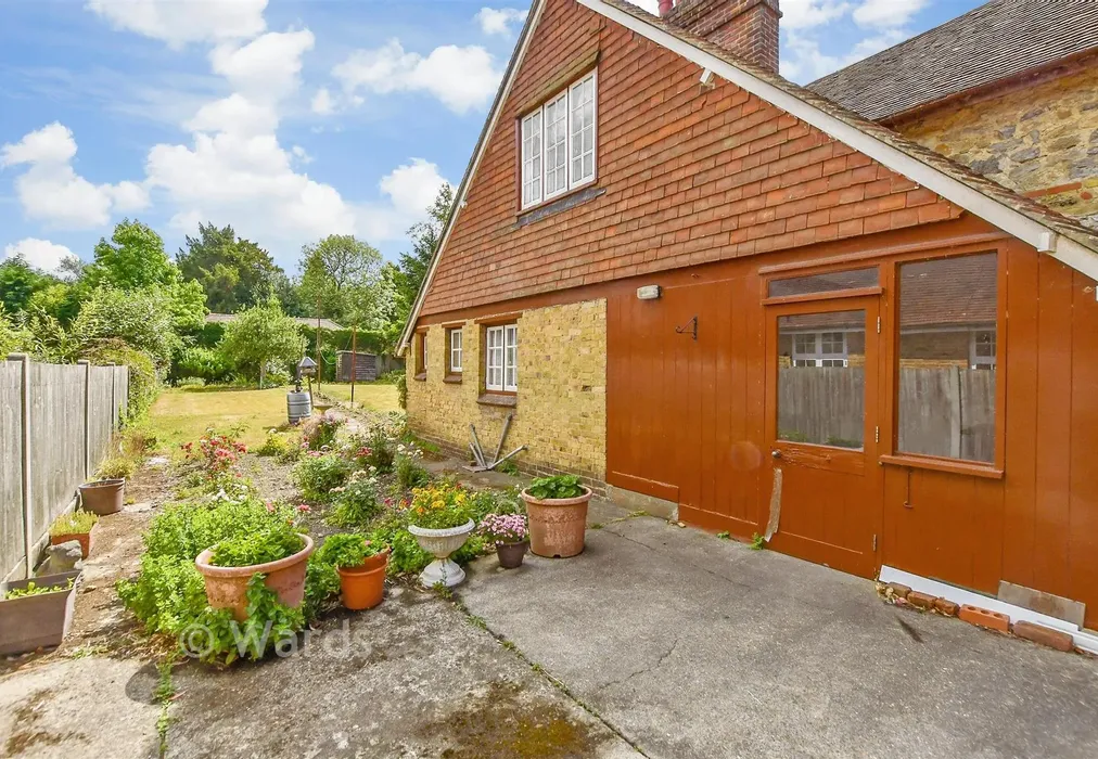Side Garden - Honey Lane, Otham, Maidstone, Kent - Wards of Kent
