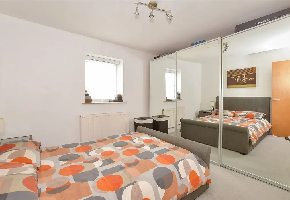 Bedroom - South Parade, Southsea, Hampshire - Wards of Kent