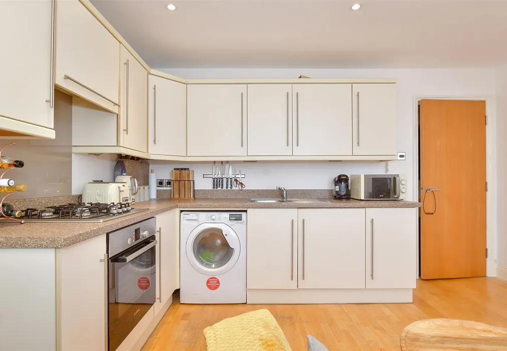 Kitchen - South Parade, Southsea, Hampshire - Wards of Kent