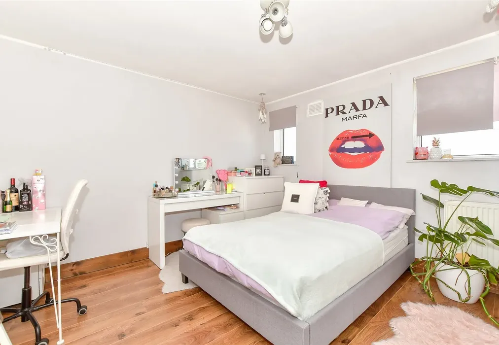 Bedroom 1 - Ash Grove, Bognor Regis, West Sussex - Wards of Kent